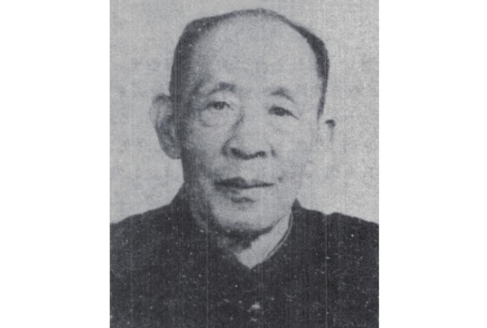 龍?jiān)谠?