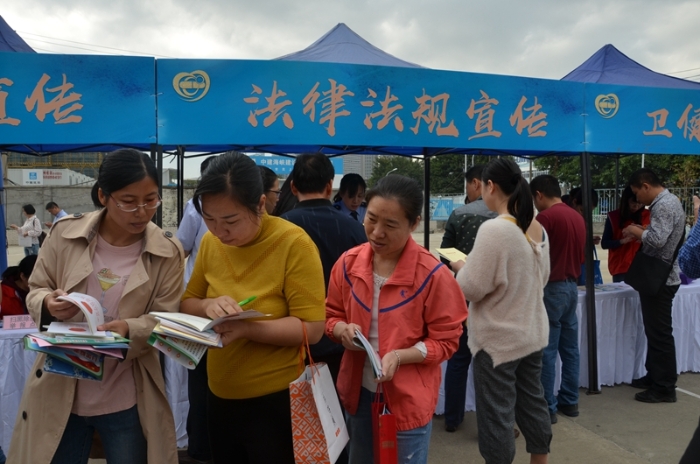 福建：省市區(qū)三級聯(lián)辦開展安全用藥進(jìn)企業(yè)活動