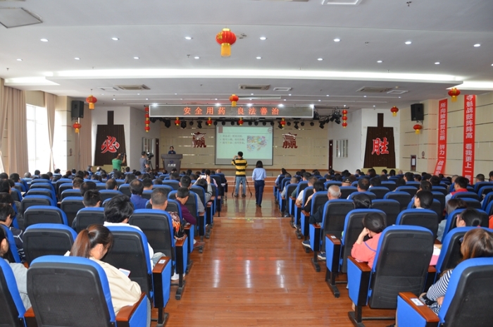 福建：省市區(qū)三級聯(lián)辦開展安全用藥進(jìn)企業(yè)活動