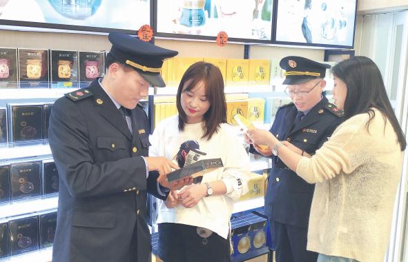 江西省南豐縣市場監(jiān)管局開展冬季化妝品專項(xiàng)檢查