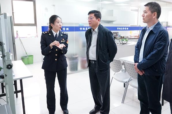 上海市藥監(jiān)局局長(zhǎng)聞大翔帶隊(duì)調(diào)研靜安區(qū)藥械化監(jiān)管工作