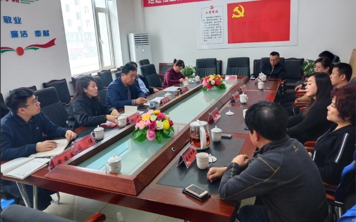 圖為“兩法”宣講團(tuán)、延邊檢查分局與藥品流通企業(yè)負(fù)責(zé)人座談了解培訓(xùn)需求。