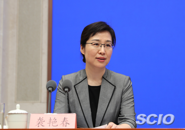 國(guó)新辦新聞局副局長(zhǎng)、新聞發(fā)言人襲艷春（焦非 攝）