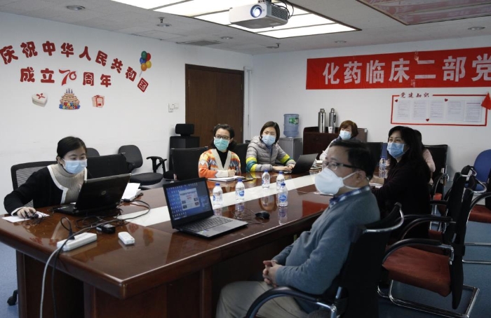 應(yīng)急工作組正在討論治療新型冠狀病毒肺炎品種的審評(píng)。