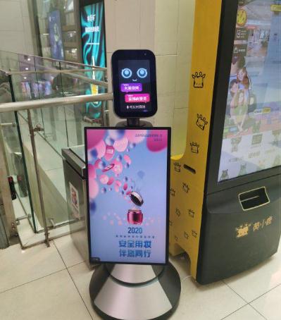 圖為海淀區(qū)市場(chǎng)監(jiān)管局在商業(yè)繁華地區(qū)、社區(qū)等，為化妝品科普宣傳“布局”造勢(shì).