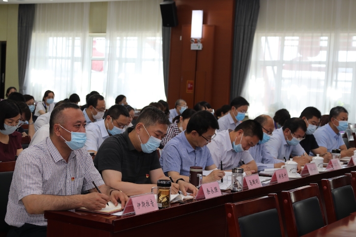 傳達(dá)學(xué)習(xí)2020年全國“兩會(huì)”精神