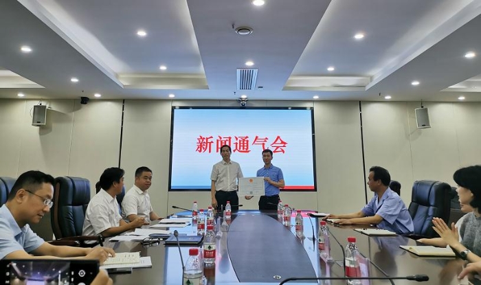 湖南省頒發(fā)首張藥品上市許可持有人藥品生產(chǎn)許可證