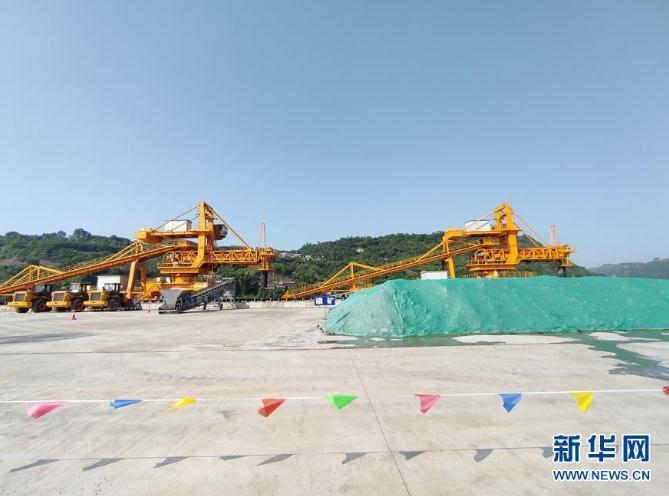 這是云南省昭通市水富港擴能工程中嘴作業(yè)區(qū)（8月10日攝）。 新華社記者 林碧鋒 攝