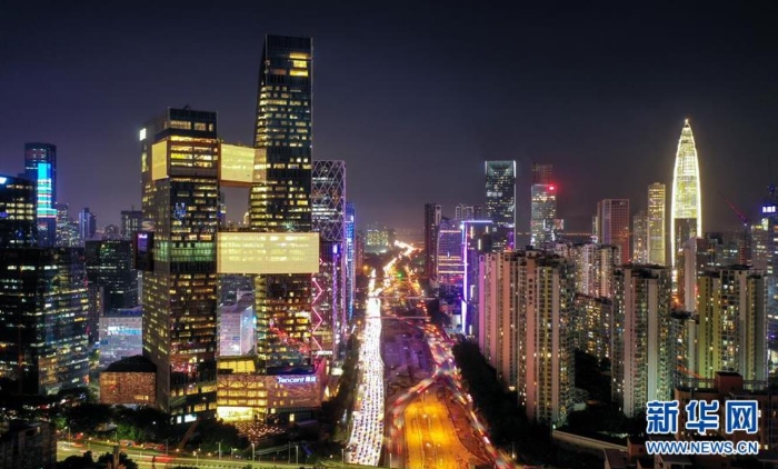 9月22日拍攝的深圳市南山區(qū)科技園夜景（無人機照片）。新華社記者 毛思倩 攝
