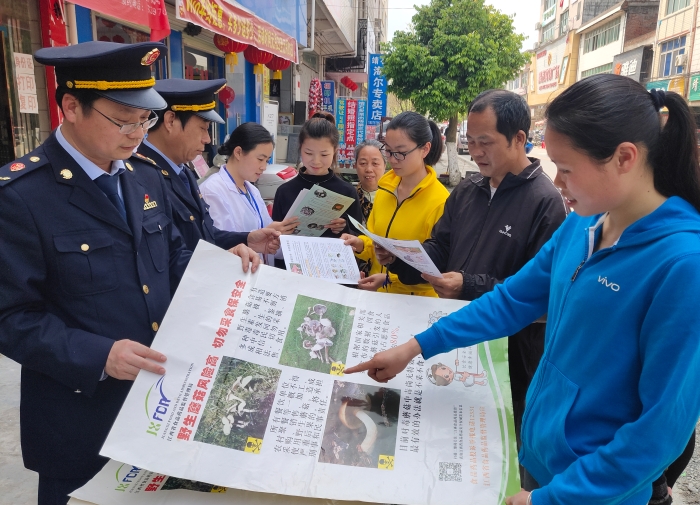 圖為江西于都開(kāi)展野生蘑菇危害宣傳。