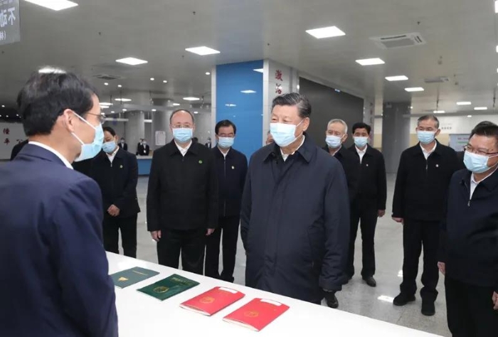 3月22日至25日，中共中央總書記、國家主席、中央軍委主席習近平在福建考察。這是23日下午，習近平在三明沙縣農村產權交易中心考察。新華社記者王曄 攝