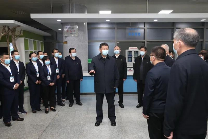 3月22日至25日，中共中央總書記、國家主席、中央軍委主席習近平在福建考察。這是23日下午，習近平在三明沙縣農村產權交易中心考察時，同工作人員、辦事群眾等親切交流。新華社記者 王曄 攝