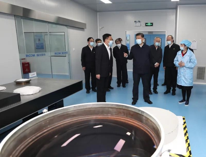 3月22日至25日，中共中央總書記、國家主席、中央軍委主席習近平在福建考察。這是24日下午，習近平在福州福建福光股份有限公司考察。新華社記者 王曄 攝