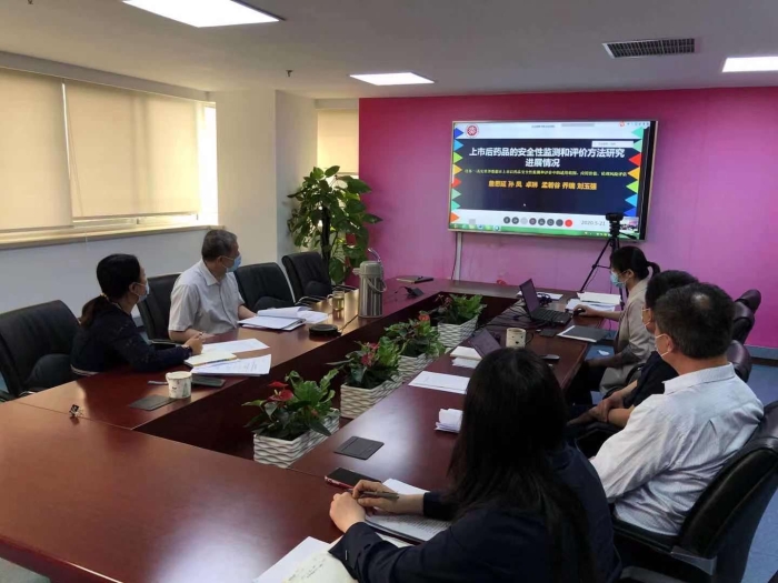 圖為“上市后藥品的安全性監(jiān)測(cè)和評(píng)價(jià)方法研究”項(xiàng)目推進(jìn)會(huì)現(xiàn)場(chǎng)。