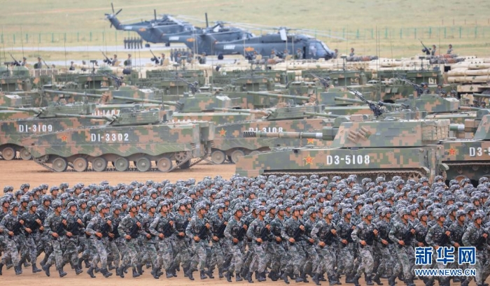 　2017年7月30日，慶祝中國人民解放軍建軍90周年閱兵在位于內(nèi)蒙古的朱日和訓練基地舉行。新華社記者 李剛 攝