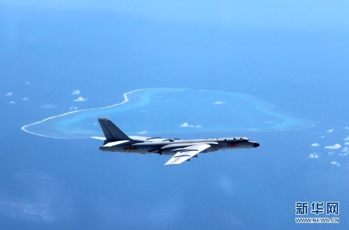 2016年7月中旬，中國空軍出動轟－6K戰(zhàn)機赴黃巖島等島礁附近空域巡航。新華社發(fā)（劉銳 攝）