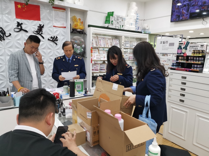 圖為檢查現(xiàn)場。