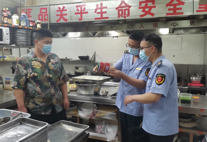 圖為檢查現(xiàn)場(chǎng)。