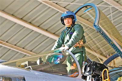 海軍某艦載航空兵部隊(duì)原一級飛行員張超。
