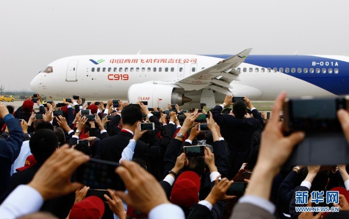 國(guó)產(chǎn)大型客機(jī)C919在上海浦東國(guó)際機(jī)場(chǎng)首飛成功（2017年5月5日攝）。新華社記者 方喆 攝