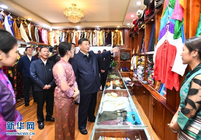 習(xí)近平在西藏考察
