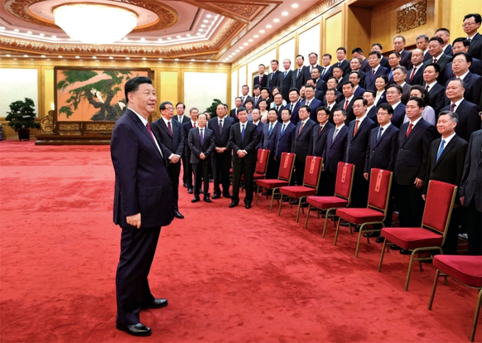 2021年6月29日，中共中央總書記、國(guó)家主席、中央軍委主席習(xí)近平在北京會(huì)見全國(guó)優(yōu)秀縣委書記?！⌒氯A社記者 李學(xué)仁/攝