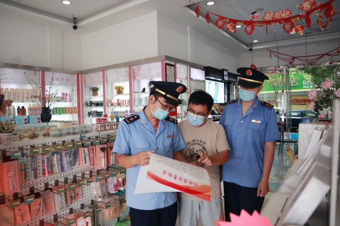 圖為檢查現(xiàn)場。