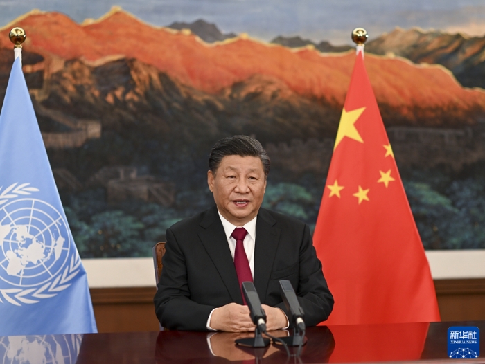 10月12日下午，國家主席習(xí)近平以視頻方式出席在昆明舉行的《生物多樣性公約》第十五次締約方大會(huì)領(lǐng)導(dǎo)人峰會(huì)并發(fā)表主旨講話。新華社記者 李學(xué)仁 攝