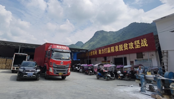 在就業(yè)扶貧車間生產(chǎn)的產(chǎn)品，即將運(yùn)往欽州和深圳的港口，并轉(zhuǎn)運(yùn)到美國、德國。
