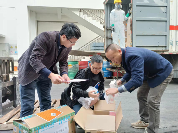 福建省藥監(jiān)局廈門藥品稽查辦組織開展罰沒物資集中銷毀行動(dòng)
