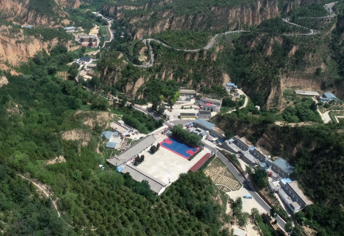 這是2020年7月29日拍攝的陜西省延安市延川縣文安驛鎮(zhèn)梁家河村村貌（無人機(jī)照片）。新華社記者 張博文 攝