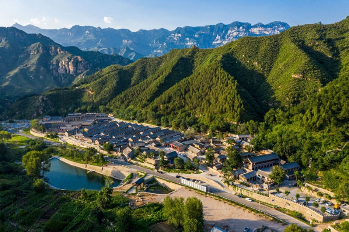 這是2019年8月7日拍攝的河北省阜平縣駱駝灣村（無人機(jī)照片）。新華社記者 趙鴻宇 攝