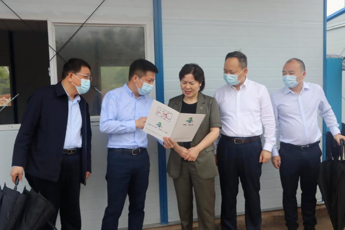 圖為調(diào)研組在湖南粵浙城調(diào)研。