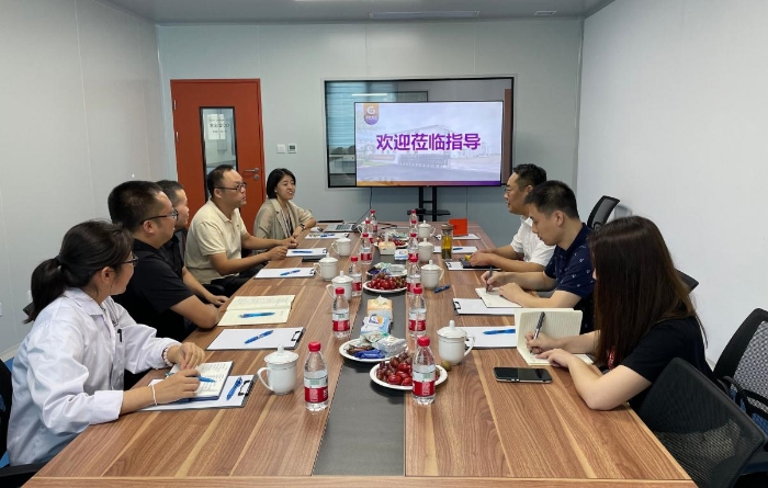 服務(wù)小分隊(duì)在辰光制藥召開座談會