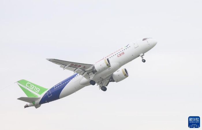 這是在陜西省蒲城縣拍攝的C919大飛機(jī)的試飛機(jī)（2022年7月18日攝）。新華社記者 丁汀 攝