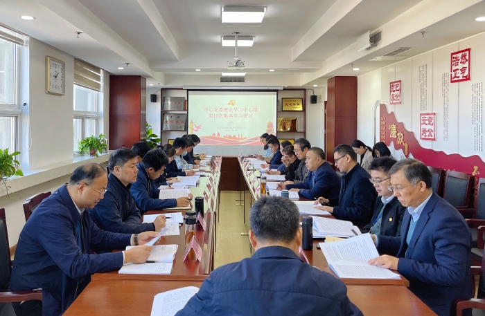 圖為10月18日，山東省食品藥品審評查驗(yàn)中心組織開展2022年度黨委理論學(xué)習(xí)中心組第10次集體學(xué)習(xí)研討，傳達(dá)學(xué)習(xí)黨的二十大精神，研究貫徹落實(shí)意見。