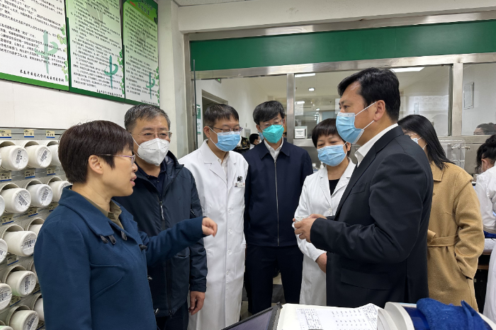 圖為調(diào)研組調(diào)研藥物臨床試驗機構(gòu)質(zhì)量體系運行情況。（葉陽歡攝）
