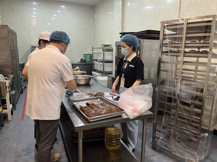 冷水江：“雙管齊下”護(hù)航“三考”期間食品安全