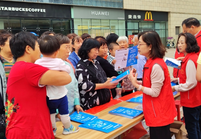圖為9月22日，陜西省食藥檢院開(kāi)展“增強(qiáng)質(zhì)量意識(shí) 推進(jìn)高質(zhì)量發(fā)展”藥品安全進(jìn)社區(qū)活動(dòng)。