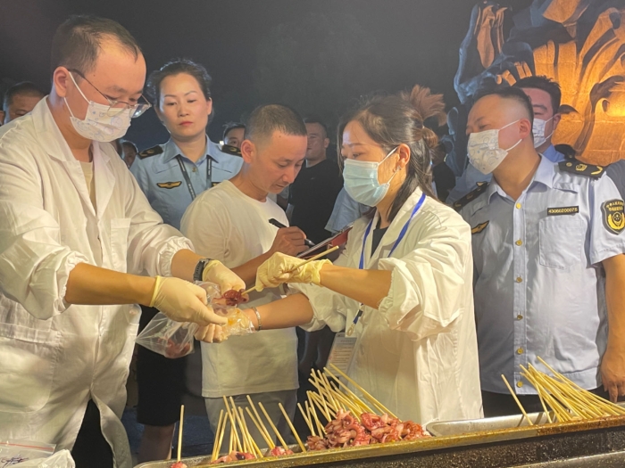 岳陽：夜市食品快檢守護(hù)“煙火氣” 助推“夜經(jīng)濟(jì)”