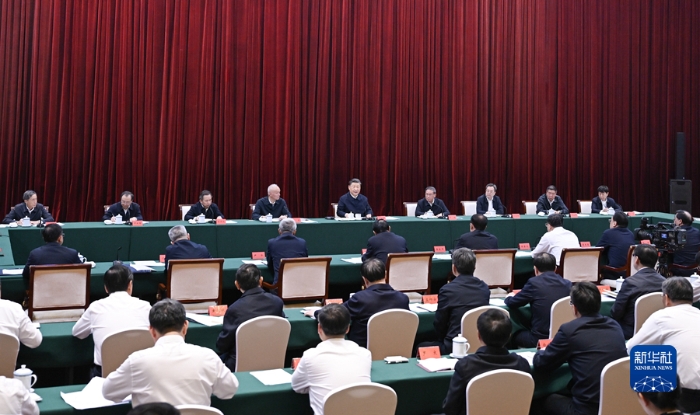 10月12日下午，中共中央總書記、國家主席、中央軍委主席習近平在江西省南昌市主持召開進一步推動長江經(jīng)濟帶高質量發(fā)展座談會并發(fā)表重要講話。新華社記者 謝環(huán)馳 攝