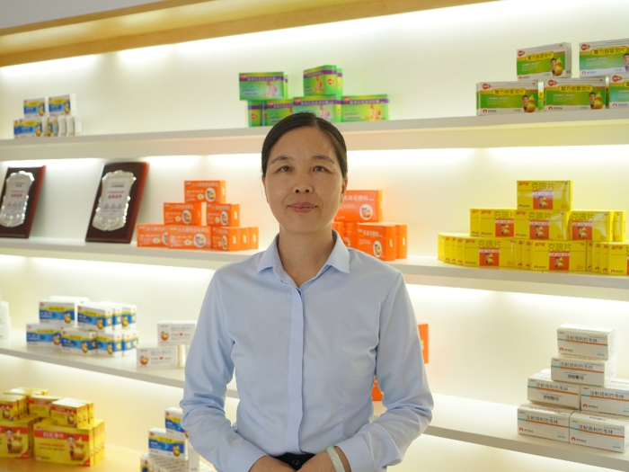 海南省-?？谑?海南葫蘆娃藥業(yè)集團(tuán)股份有限公司-劉萍--6寸工作照2