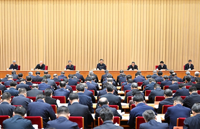 10月30日至31日，中央金融工作會議在北京舉行。中共中央總書記、國家主席、中央軍委主席習(xí)近平出席會議并發(fā)表重要講話。李強(qiáng)、趙樂際、王滬寧、蔡奇、丁薛祥、李希出席會議。新華社記者 燕雁 攝