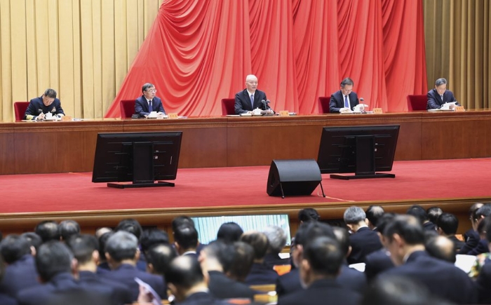 2月4日，學習貫徹習近平新時代中國特色社會主義思想主題教育總結(jié)會議在北京召開。中共中央政治局常委、中央學習貫徹習近平新時代中國特色社會主義思想主題教育領(lǐng)導小組組長蔡奇出席會議并講話。新華社記者 龐興雷 攝