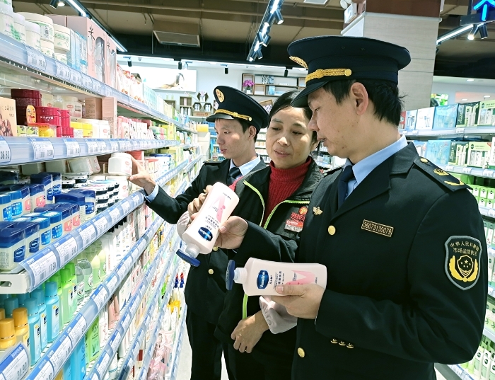 圖為檢查現(xiàn)場。