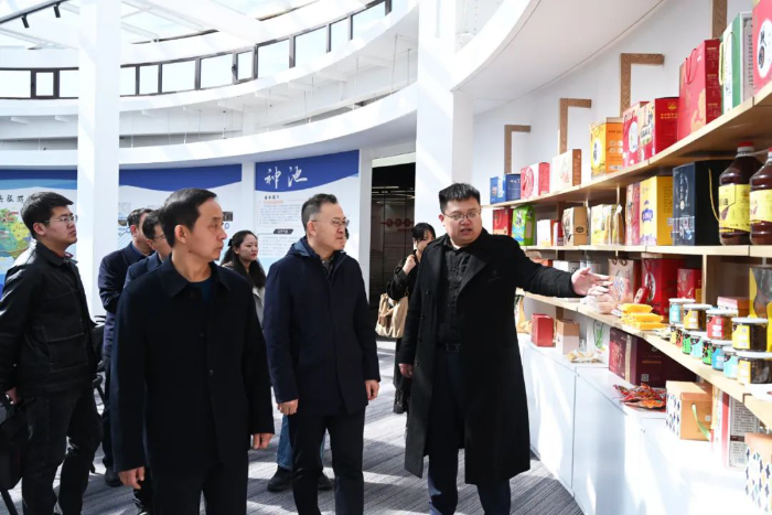 山西省藥監(jiān)局贠亞明局長在忻州調(diào)研市縣藥品監(jiān)管能力標準化建設工作