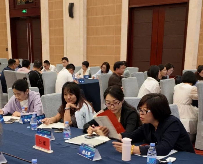 圖為交流座談環(huán)節(jié)，學員們紛紛分享此次培訓的心得體會。（殷芝 攝）