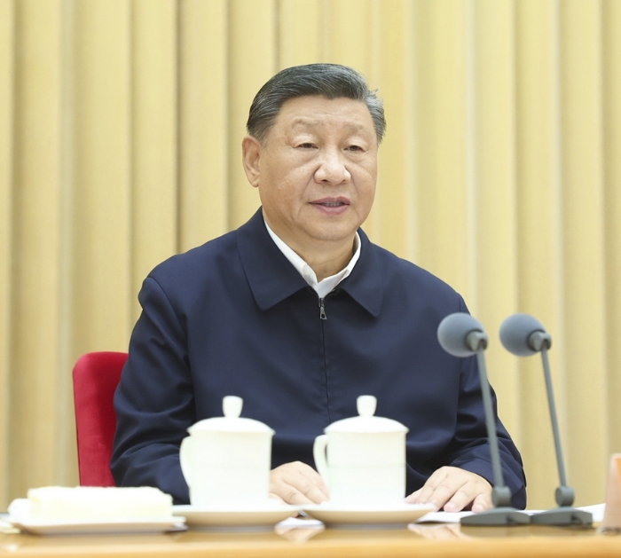 9月9日至10日，全國教育大會(huì)在北京召開。中共中央總書記、國家主席、中央軍委主席習(xí)近平出席會(huì)議并發(fā)表重要講話，代表黨中央向全國廣大教師和教育工作者致以節(jié)日祝賀和誠摯問候。新華社記者 鞠鵬 攝