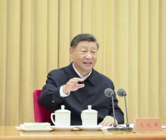 9月9日至10日，全國教育大會(huì)在北京召開。中共中央總書記、國家主席、中央軍委主席習(xí)近平出席會(huì)議并發(fā)表重要講話，代表黨中央向全國廣大教師和教育工作者致以節(jié)日祝賀和誠摯問候。新華社記者 李濤 攝