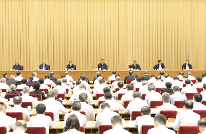 9月9日至10日，全國教育大會(huì)在北京召開。中共中央總書記、國家主席、中央軍委主席習(xí)近平出席會(huì)議并發(fā)表重要講話。李強(qiáng)、趙樂際、王滬寧、蔡奇、丁薛祥、李希出席會(huì)議。新華社記者 李濤 攝